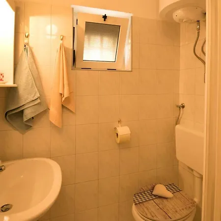 Apartment One Bedroom Near The Kamenjak Park In Prematura *