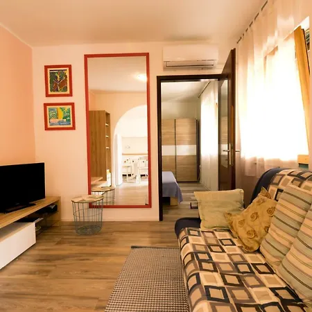 Apartment One Bedroom Near The Kamenjak Park In Prematura Premantura