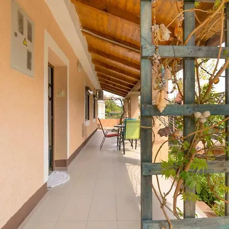 One Bedroom Near The Kamenjak Park In Prematura Apartment